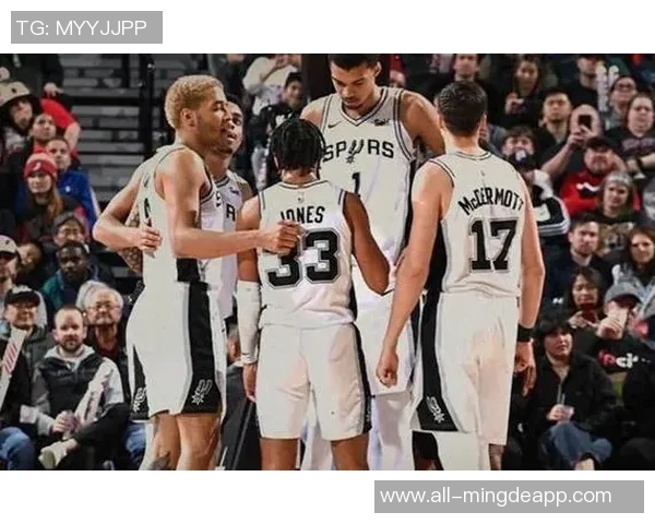 文班亚马全场表现抢眼尽管球队失利依然砍下32分7篮板5盖帽精彩表现令人赞叹